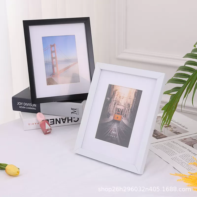 PLASTIC PICTURE FRAME